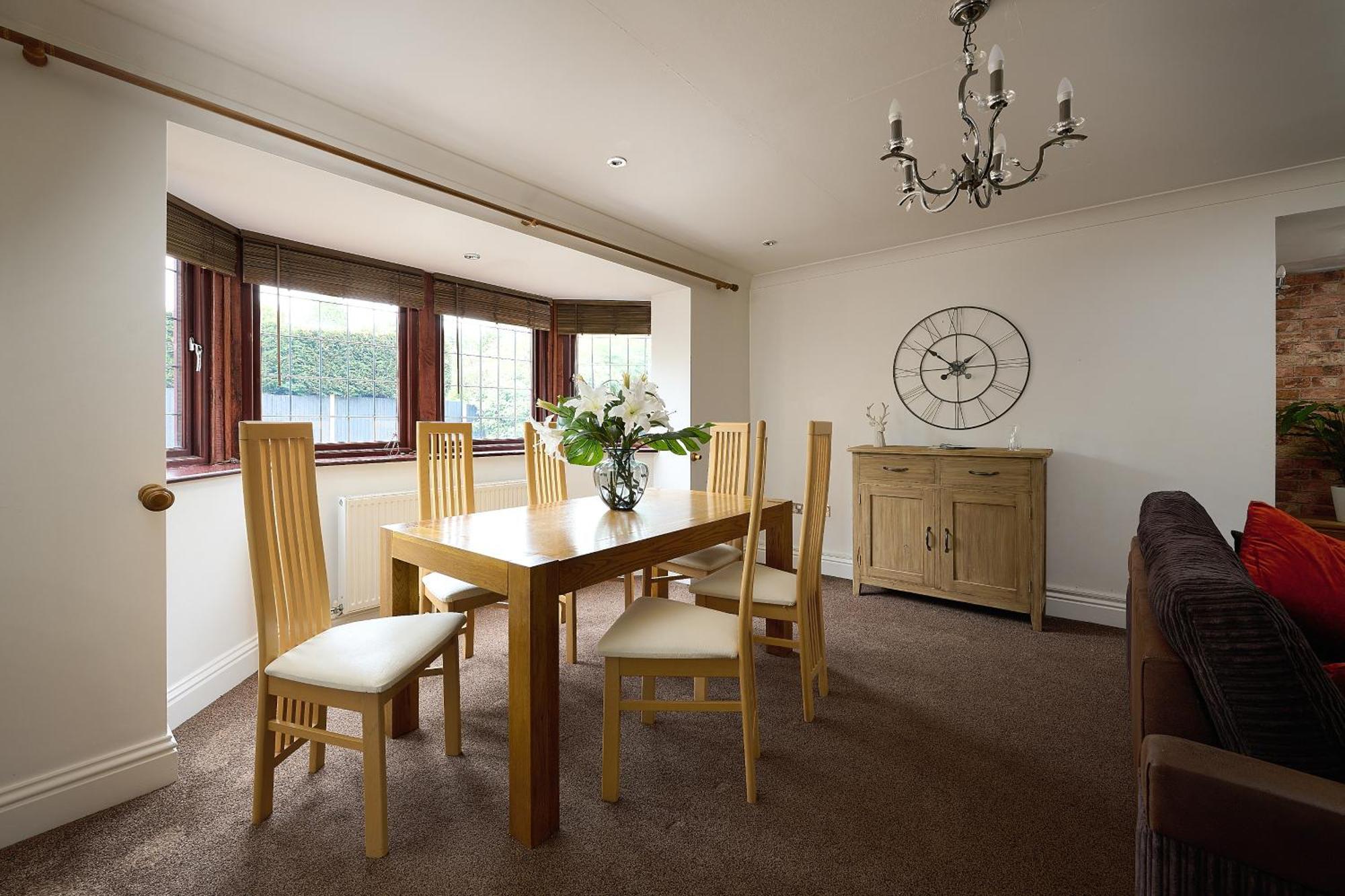 Spacious Home For Large Families And Contractors 울버햄프턴 외부 사진