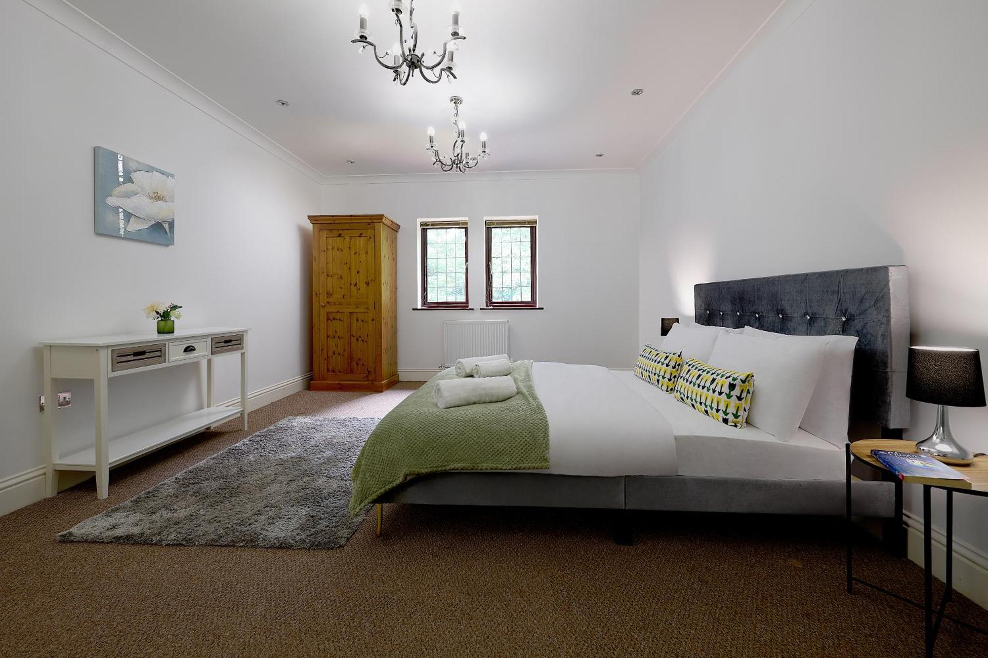 Spacious Home For Large Families And Contractors 울버햄프턴 외부 사진