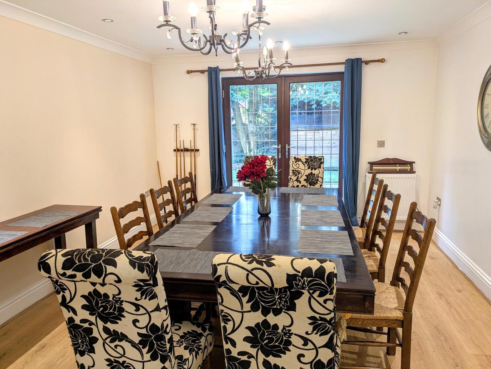 Spacious Home For Large Families And Contractors 울버햄프턴 외부 사진